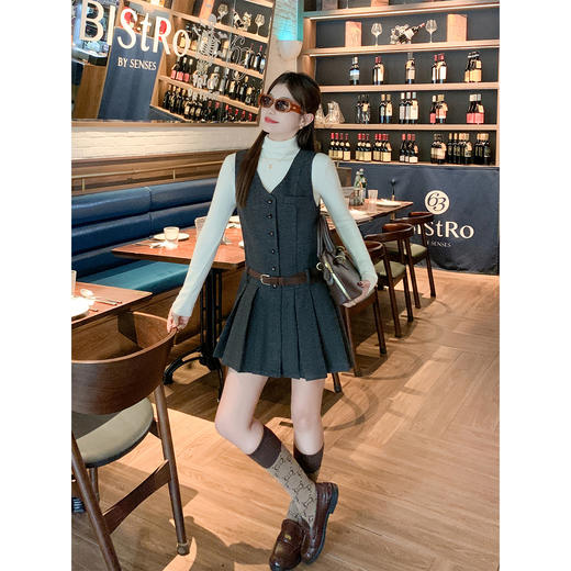 <曾小咸推荐> 现货秒杀！微信超特价！巨好看灰色v领吊带连衣裙 日常289.99 立减160 秒杀129.99！ 商品图4