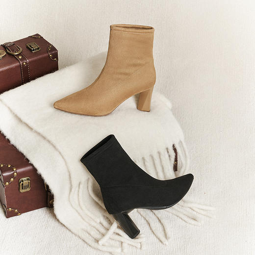 千百度粗高跟弹力袜靴女加绒保暖通勤显瘦尖头短靴子A25678236 商品图1