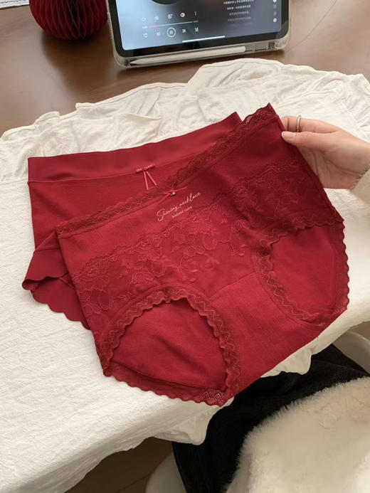穿红走鸿运～3条装红内裤新年本命年女士三角裤礼盒装 商品图0