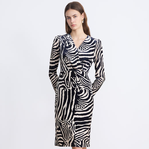 EITIE爱特爱斑马纹V领修身显瘦优雅包臀连衣裙8007722 商品图1