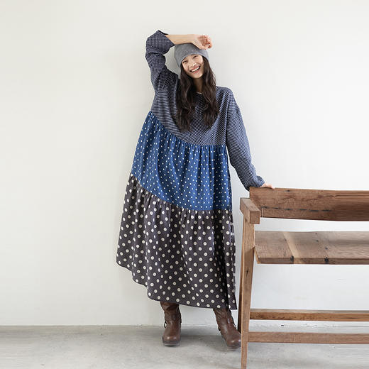 绽放856朵/波波裙·新款撞色波点拼接长袖连衣裙圆领宽松旅行长裙 商品图2