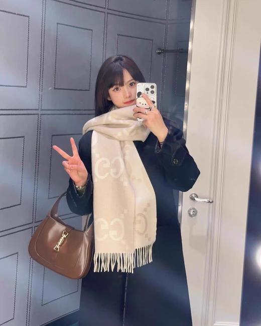 【双12特惠】【送礼盒礼袋】Gucci古驰爆款围巾披肩WU-H双面围巾 羊毛羊绒 流苏款 红色 奶茶色 紫色 棕色 商品图6