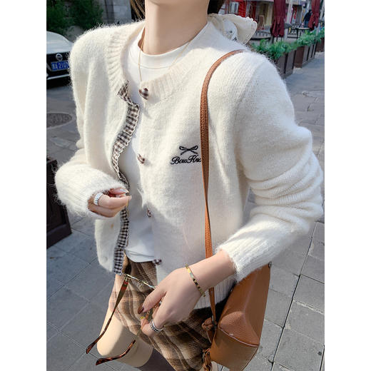 <曾小咸推荐> 现货秒杀！微信超特价！ 微信超特价！撞色花边毛衣开衫 日常209.99 立减120 秒杀89.99 ！咖格子半裙 日常129.99 秒杀69.99！ 商品图4