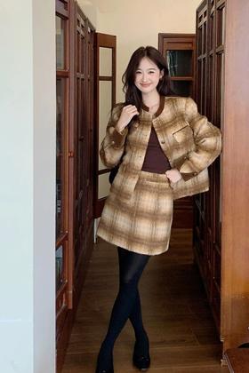 amadella 撞色小香风格纹毛呢半裙套装 21643