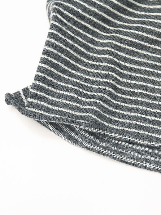 灰调细条纹圆领长袖 T 恤 修身弹力打底衫 简约通勤风春秋基础款内搭上衣 商品图4