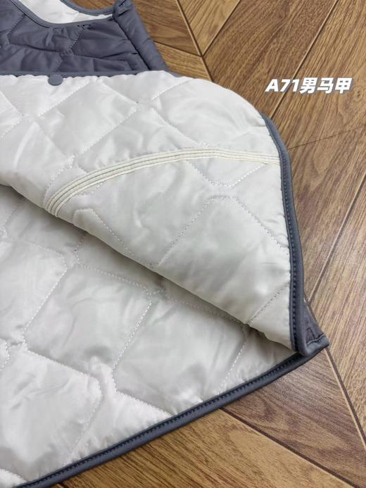 D120437一包2件！秋季新款男士精典款绵羊毛纽扣马甲外套 商品图11