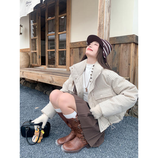 <曾小咸推荐>现货秒杀！微信超特价！杏色条纹短款羽绒服 日常499.99 立减230 秒杀269.99！米白打底衫秒杀59.99！！ 商品图3