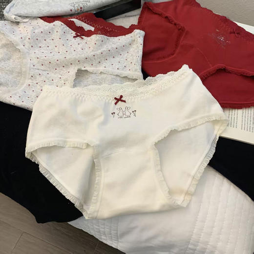 【云感贴身❗️韩系甜美内裤】磨毛质感，手感软糯亲肤棉，腰头拼接蕾丝，加长档吸湿透气，10A透气加长底裆可爱印花中腰包臀全棉内裤QQ 商品图6