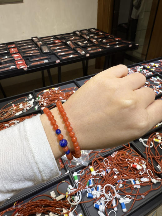 设计款 南红柿子红 配三颗青金石 弹力绳 双圈手链 5.8咪左右 发到付 商品图6