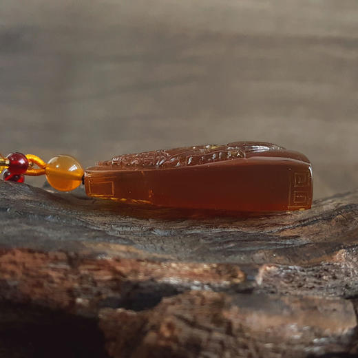 【天然正品】天然无杂裂雕龙形平安无事牌（生意兴隆、财源滚滚）墨西哥蓝珀吊坠项链49.0*37.5*16.0MM（皆取最大值）中性 251125NJS25特价：1280 商品图6