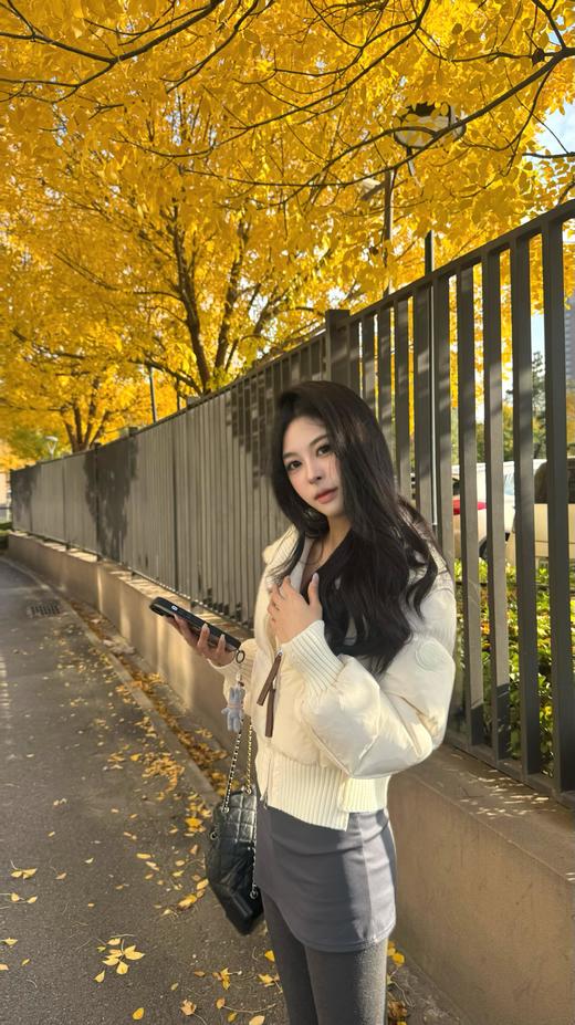 【体验无断层】Moncler Jadeite 拼接假二件短款羽绒服 冬日白月光 干干净净的一款又温暖又温柔 一整个富家千金感就来了~ 商品图2