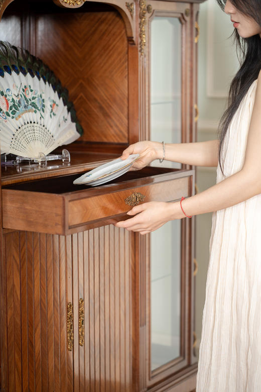 独角鹿西洋古董19世纪末法国出品路易十六风格古典铜鎏金雕花装饰玻璃边柜 商品图3