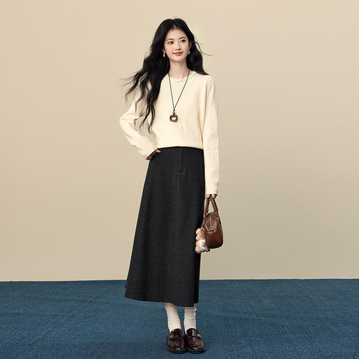 【周四狂欢价】熙世界小香风钉珠圆领针织衫女长袖毛衣灰色打底上衣2025秋冬新款 商品图4