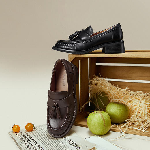 【上新】千百度流苏褶皱中跟乐福鞋女2026春季新款厚底牛皮深口单鞋小皮鞋A26133507 商品图1