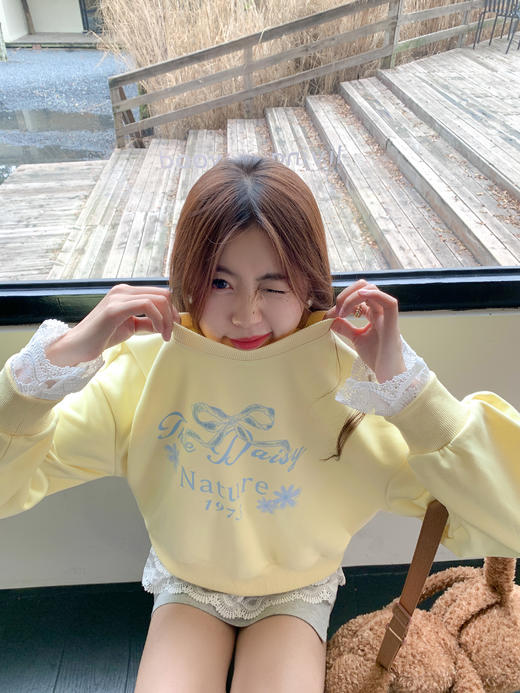 <曾小咸推荐> 现货秒杀！微信超特价！蕾丝黄色无帽圆领卫衣（加绒） 日常189.99 立减90 秒杀99.99！ 商品图4