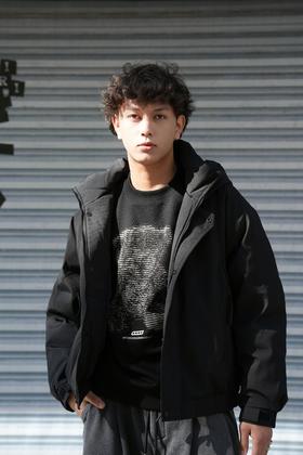 541974589保暖连帽羽绒服