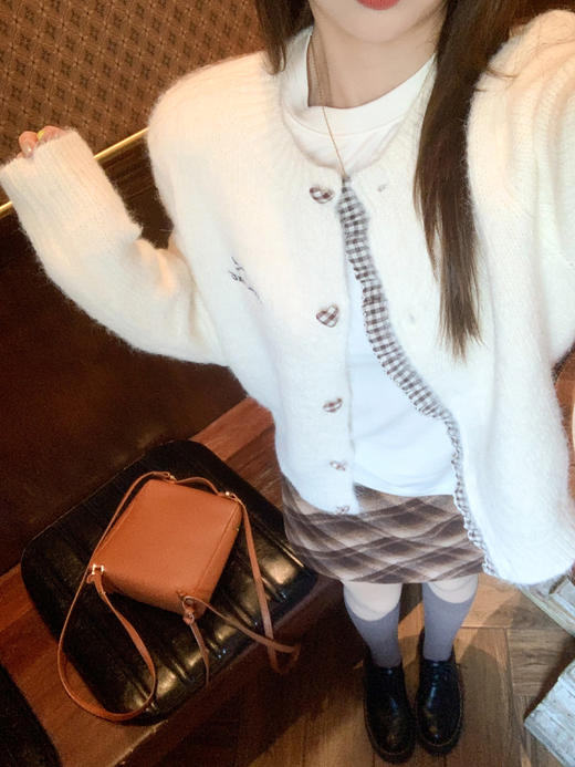 <曾小咸推荐> 现货秒杀！微信超特价！ 微信超特价！撞色花边毛衣开衫 日常209.99 立减120 秒杀89.99 ！咖格子半裙 日常129.99 秒杀69.99！ 商品图10