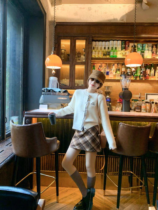 <曾小咸推荐> 现货秒杀！微信超特价！ 微信超特价！撞色花边毛衣开衫 日常209.99 立减120 秒杀89.99 ！咖格子半裙 日常129.99 秒杀69.99！ 商品图12