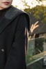 现货，秒拍秒发【绵羊毛双面呢大衣】宽松版，海军领披肩，经典高级黑灰色系，面料无弹，中长款，非常利落的秋冬大衣！面料：75.2%绵羊毛，14.6%聚酯纤维，8.1%莱赛尔，2.1%其他纤维； 商品缩略图8