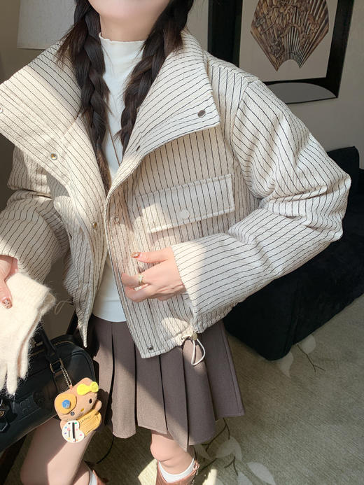 <曾小咸推荐>现货秒杀！微信超特价！杏色条纹短款羽绒服 日常499.99 立减230 秒杀269.99！米白打底衫秒杀59.99！！ 商品图7