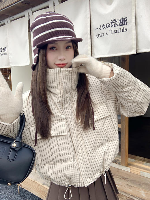 <曾小咸推荐>现货秒杀！微信超特价！杏色条纹短款羽绒服 日常499.99 立减230 秒杀269.99！米白打底衫秒杀59.99！！ 商品图13