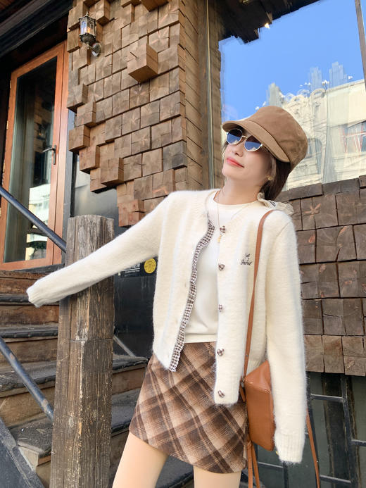 <曾小咸推荐> 现货秒杀！微信超特价！ 微信超特价！撞色花边毛衣开衫 日常209.99 立减120 秒杀89.99 ！咖格子半裙 日常129.99 秒杀69.99！ 商品图9