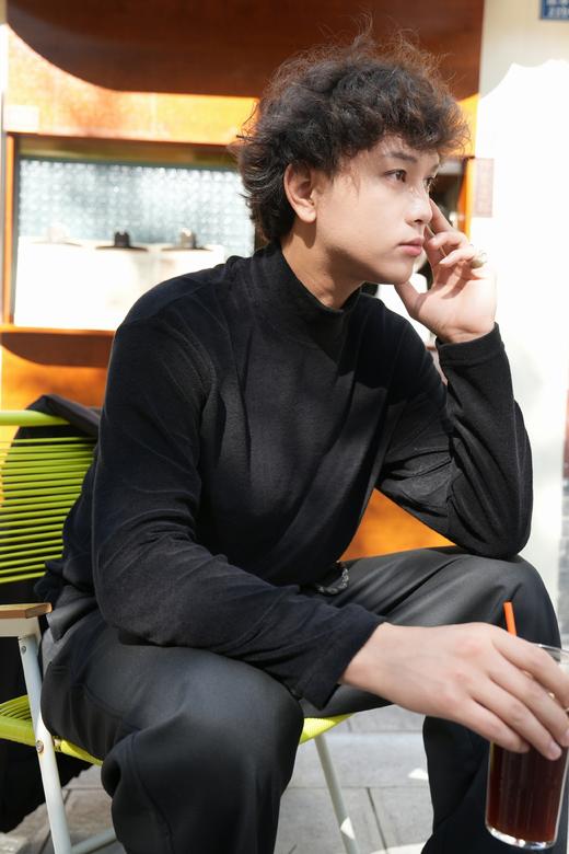 543511118纯色中领长袖T恤 商品图2