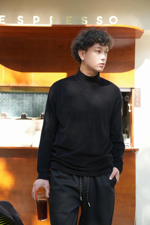 543511118纯色中领长袖T恤 商品图0