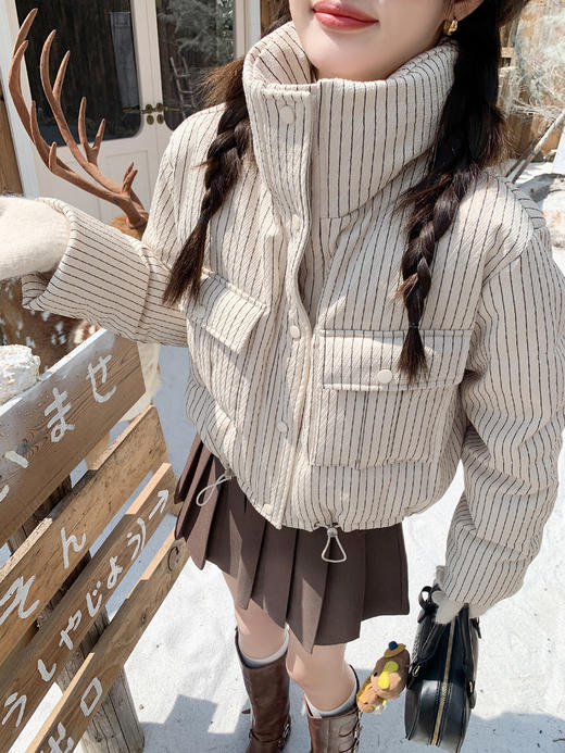 <曾小咸推荐>现货秒杀！微信超特价！杏色条纹短款羽绒服 日常499.99 立减230 秒杀269.99！米白打底衫秒杀59.99！！ 商品图9