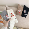 🎄圣诞袜来啦！把圣诞氛围从脚开始拉满～【禾舒棉圣诞小雪人袜】谁能拒绝这组圣诞感爆棚的袜子！ ✅每一双都是软乎乎的针织质感，搭配雪地靴、毛毛鞋都很绝 商品缩略图5
