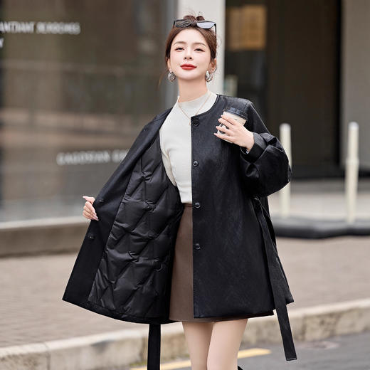 黑色中长款狐狸毛领皮衣，收腰系带气质厚外套羽绒服HR-LNS9789 商品图2