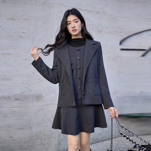 奢姿大码女装2025冬季时尚通勤西装三件套气质纽扣装饰连衣裙套装9954994361AB 商品图2