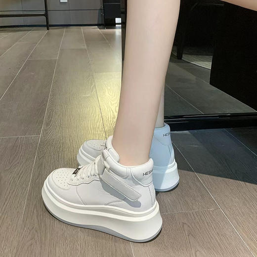 【健爪茵真皮高帮厚底小白鞋】✅5cm增高厚底，直接解锁“腿长一米八”直视感！！！ ✅高弹柔韧橡胶防滑底，像踩棉花超软超舒适！-HFDJ 商品图6