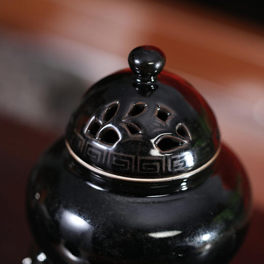 问鼎锦绣宋纹黑釉三足炉 商品图2