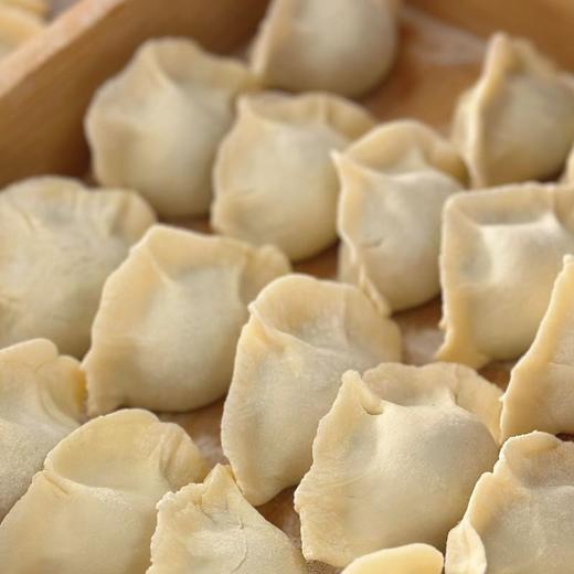【现做现发，4天内发货】【满3盒起送】生态厨房有手工水饺，面皮顺滑、劲道，馅料鲜香本味，0添加自然调味，匠心手工包制，只为安全、好吃和营养，20克x15个/盒【生鲜发出不拒收不退回】 商品图1