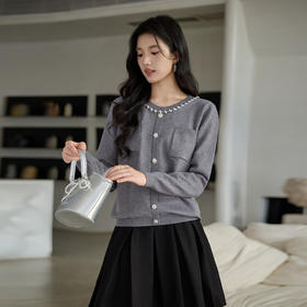 奢姿大码女装2025冬季时尚钻饰圆领针织开衫胖妹妹气质减龄上衣9854670277