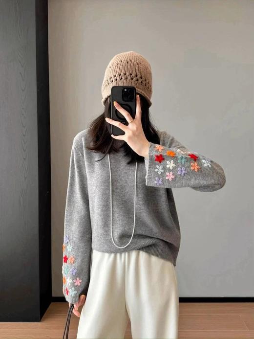 2色可选~【“小花海”重磅纯手工钩花100%羊毛针织衫🐑】松软垂顺，保暖不压身~无标发货WD 商品图1