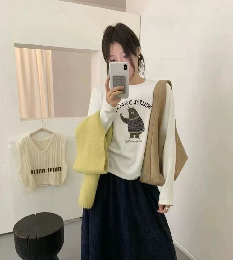 老米优品🎈3-5天。双面澳绒+萌系小熊《软萌毛线衣小熊绒绒打底tee》宅家慵懒感/出门松弛感，一件T恤全拿捏！T251205A