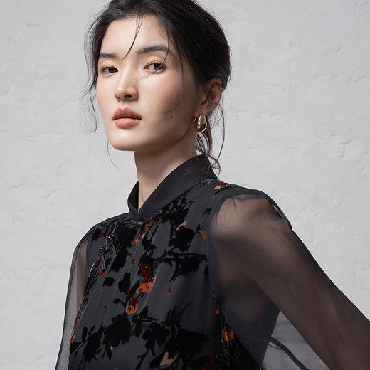 【林栖设计小店】（现货）植绒提花改良旗袍拼桑蚕丝飞片国风轻中式2026早春新款连衣裙1961125 商品图6