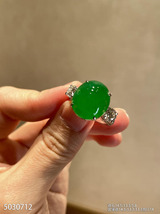 艳绿蛋面戒指【5030712】具体价格微信咨询 商品图1