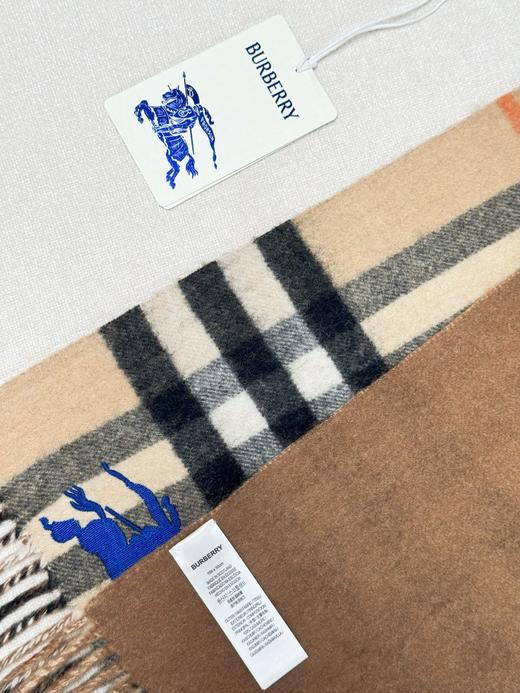 巴宝莉 格纹羊绒围巾（DSX） 商品图7