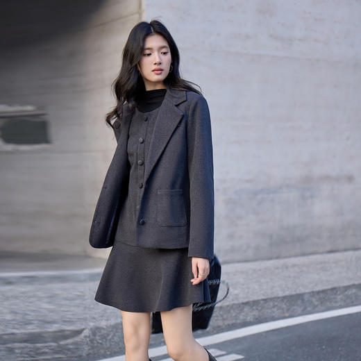 奢姿大码女装2025冬季时尚通勤西装三件套气质纽扣装饰连衣裙套装9954994361AB 商品图0