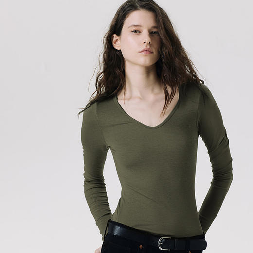 官网799！断码 内家羊毛醋酸保暖带胸垫二合一长袖打底衫女 纳米珍珠美肤V领上衣 商品图2