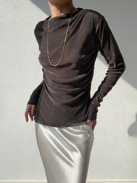 Running Closet｜微透斜肩褶皱打底 [ 白 / 墨绿 丝绒 ] 【LCM】