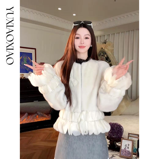 余潇潇【雪国之约】下摆袖口荷叶边圆领外套配可拆卸珍珠蝴蝶结胸针 商品图3