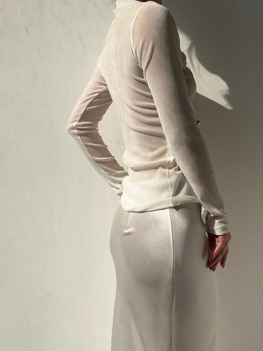 Running Closet｜微透斜肩褶皱打底 [ 白 / 墨绿 丝绒 ] 【LCM】 商品图10
