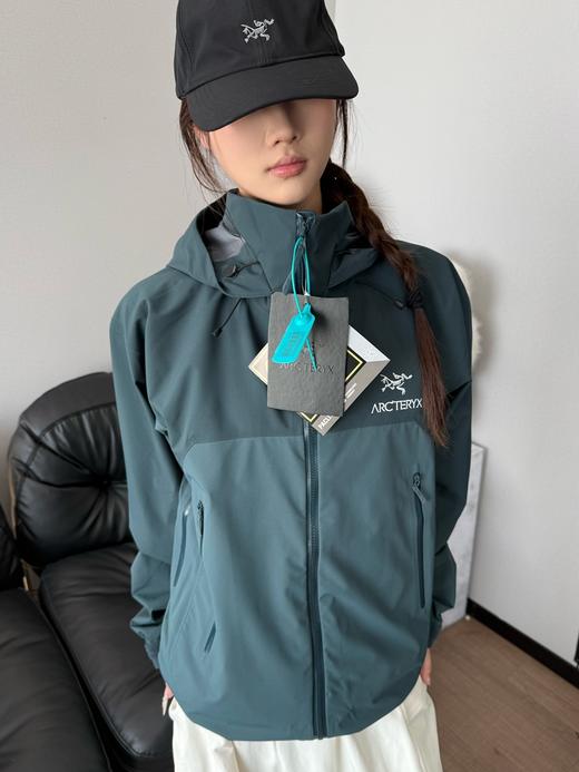 zm21-始祖鸟 Beta AR 万金油冲锋衣 (MG) 商品图9