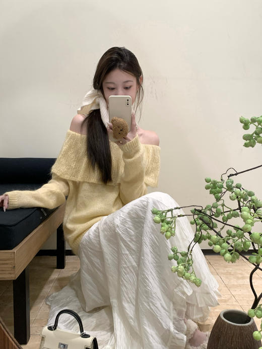 Read Nameless /韩剧大衣白色苏力羊毛＋黄色荷叶边可露肩毛衣 2025/12/6 商品图0