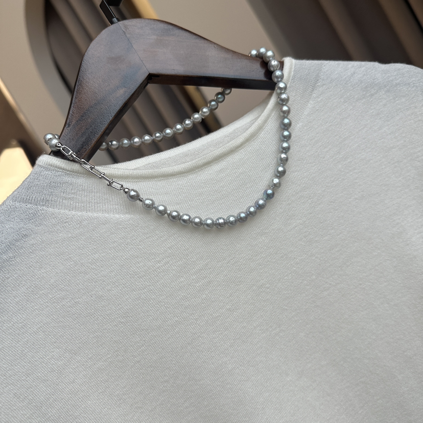 7-8mm海水akoya真多麻巴洛克风格异形珍珠珠串，微瑕，强光，颜色很漂亮气质风。
可能需要包容有一点小破皮（不算很多），价格超超漏。