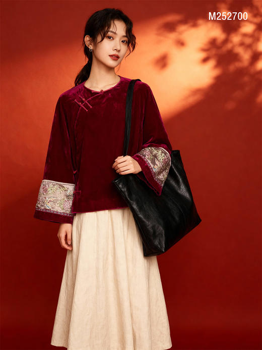 M252700丝绒上衣。 商品图0